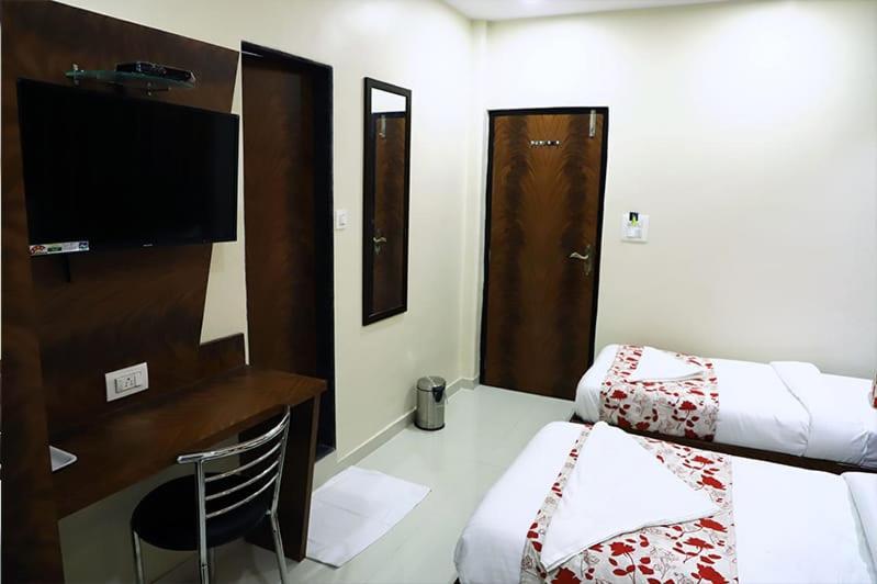 Hotel Golden Hayyath Inn مومباي المظهر الخارجي الصورة