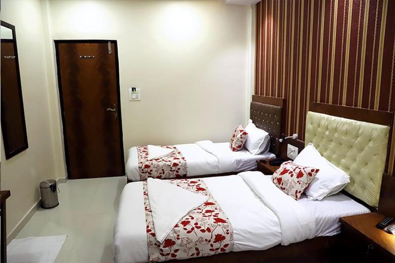 Hotel Golden Hayyath Inn مومباي المظهر الخارجي الصورة