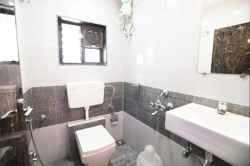 Hotel Golden Hayyath Inn مومباي المظهر الخارجي الصورة